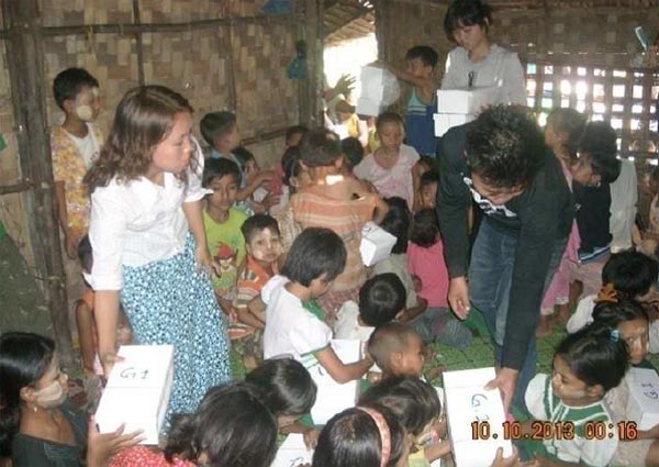 Distributing Christmas gifts and gospel tracts