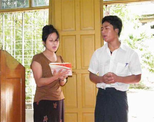 Ms. Naw Lay Wah Soe and Mr. Nay Linn Aung singing a special number